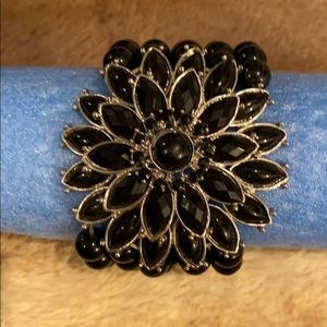 🛑BLACK FLOWER BRADED BRACELET